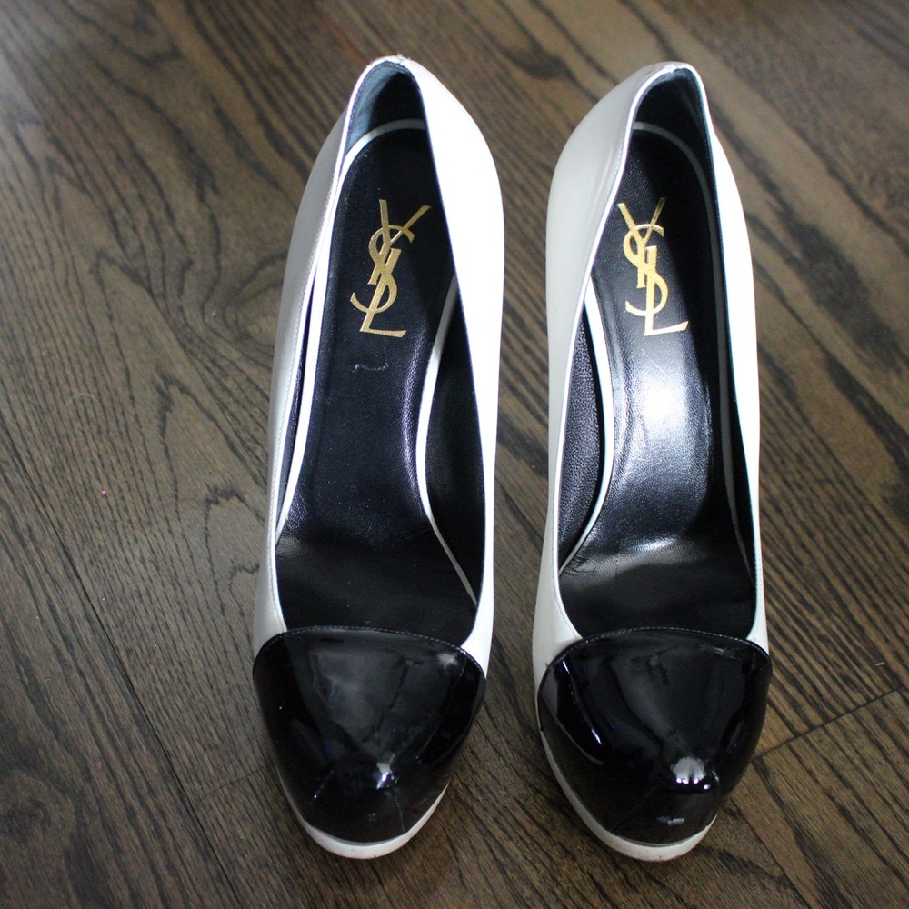 Saint Laurent round patent toe heels